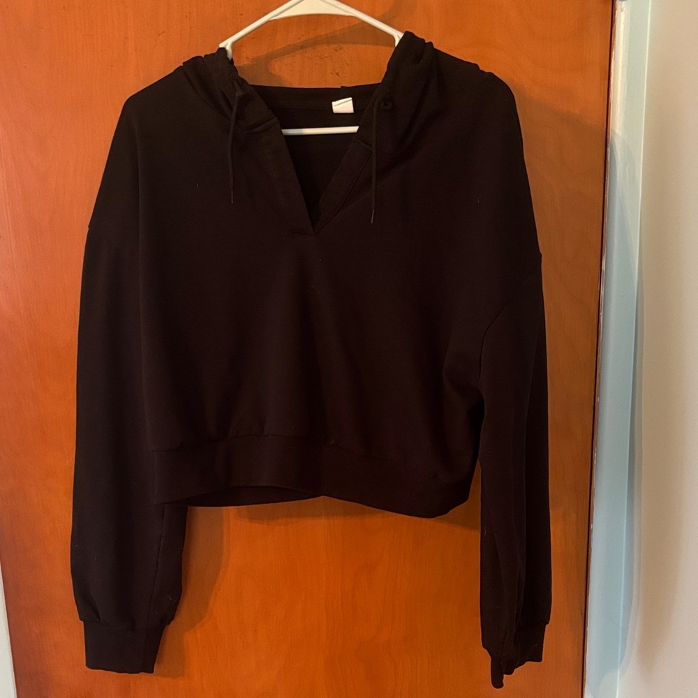 Elegant Black Women's Cropped Hoodie